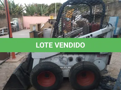 LOTE 526 - 01 BOBCAT M611 DIESEL COM PÁ BATERIA NOVA( NO ESTADO)