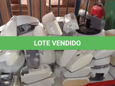 LOTE 257 - 01 LOTE COM GRANDE QUANTIDADE DE DISPENSE DE ÁLCOOL GEL E PAPEL. (NO ESTADO) ATENÇÃO! FAZER A VISITAÇÃO ANTES DE ARREMATAR, NÃO SABEMOS SE FUNCIONA. LEILÃO NÃO TEM GARANTIA E NEM DEVOLUÇÃO, SUJEITO A POSSÍVEIS AVARIAS VISÍVEIS/OCULTAS E/OU AUSÊNCIA DE COMPONENTES.