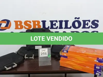 LOTE 256 - 06 TECLADOS DE PC E 04 BOLSAS DE NOTEBOOK. (NO ESTADO) ATENÇÃO! FAZER A VISITAÇÃO ANTES DE ARREMATAR, NÃO SABEMOS SE FUNCIONA. LEILÃO NÃO TEM GARANTIA E NEM DEVOLUÇÃO, SUJEITO A POSSÍVEIS AVARIAS VISÍVEIS/OCULTAS E/OU AUSÊNCIA DE COMPONENTES.
