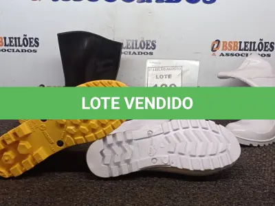 LOTE 130 - 02 PARES DE BOTAS DE BORRACHA TAMANHO 36 E 39 NAS CORES BRANCO E PRETA. (NO ESTADO) ATENÇÃO! FAZER A VISITAÇÃO ANTES DE ARREMATAR, NÃO SABEMOS SE FUNCIONA, LEILÃO NÃO TEM GARANTIA E NEM DEVOLUÇÃO, SUJEITO A POSSÍVEIS AVARIAS VISÍVEIS/OCULTAS E/OU AUSÊNCIA DE COMPONENTES.