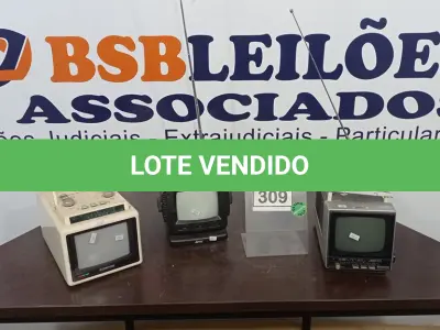 LOTE 309 - 03 MINIS TV PORTÁTIL DE MARCAS VARIADAS. (NO ESTADO) ATENÇÃO! FAZER A VISITAÇÃO ANTES DE ARREMATAR, NÃO SABEMOS SE FUNCIONA. LEILÃO NÃO TEM GARANTIA E NEM DEVOLUÇÃO, SUJEITO A POSSÍVEIS AVARIAS VISÍVEIS/OCULTAS E/OU AUSÊNCIA DE COMPONENTES.