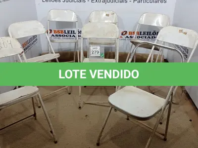 LOTE 279 - 08 CADEIRAS DE FERRO DOBRÁVEL. (NO ESTADO) ATENÇÃO! FAZER A VISITAÇÃO ANTES DE ARREMATAR, NÃO SABEMOS SE FUNCIONA. LEILÃO NÃO TEM GARANTIA E NEM DEVOLUÇÃO, SUJEITO A POSSÍVEIS AVARIAS VISÍVEIS/OCULTAS E/OU AUSÊNCIA DE COMPONENTES.