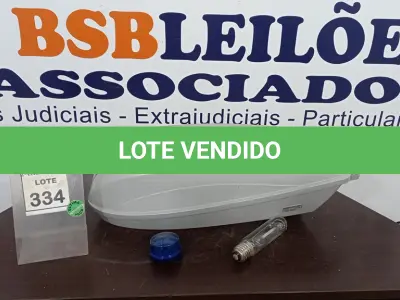 LOTE 334 - 01 LUMINÁRIA DE POSTE. (NO ESTADO) ATENÇÃO! FAZER A VISITAÇÃO ANTES DE ARREMATAR, NÃO SABEMOS SE FUNCIONA. LEILÃO NÃO TEM GARANTIA E NEM DEVOLUÇÃO, SUJEITO A POSSÍVEIS AVARIAS VISÍVEIS/OCULTAS E/OU AUSÊNCIA DE COMPONENTES.