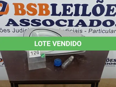 LOTE 126 - 01 LUMINÁRIA DE POSTE. (NO ESTADO) ATENÇÃO! FAZER A VISITAÇÃO ANTES DE ARREMATAR, NÃO SABEMOS SE FUNCIONA. LEILÃO NÃO TEM GARANTIA E NEM DEVOLUÇÃO, SUJEITO A POSSÍVEIS AVARIAS VISÍVEIS/OCULTAS E/OU AUSÊNCIA DE COMPONENTES.