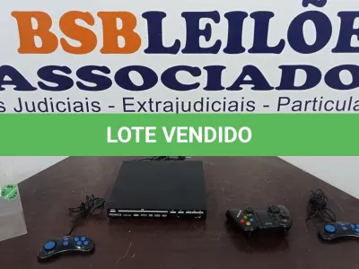 LOTE 438 - 01 APARELHO DE DVD COM KARAOKÊ, MICROFONE E JOYSTICKS MARCA TRONICS. (NO ESTADO) ATENÇÃO! FAZER A VISITAÇÃO ANTES DE ARREMATAR, NÃO SABEMOS SE FUNCIONA. LEILÃO NÃO TEM GARANTIA E NEM DEVOLUÇÃO, SUJEITO A POSSÍVEIS AVARIAS VISÍVEIS/OCULTAS E/OU AUSÊNCIA DE COMPONENTES.