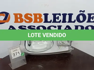 LOTE 371 - 01 LUMINÁRIA DE POSTE. (NO ESTADO) ATENÇÃO! FAZER A VISITAÇÃO ANTES DE ARREMATAR, NÃO SABEMOS SE FUNCIONA. LEILÃO NÃO TEM GARANTIA E NEM DEVOLUÇÃO, SUJEITO A POSSÍVEIS AVARIAS VISÍVEIS/OCULTAS E/OU AUSÊNCIA DE COMPONENTES.