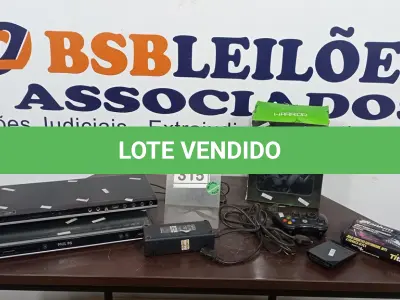 LOTE 315 - 01 HEADSET, 01 FONTE DE XBOX, 01 JOYSTICK XBOX 360, 01 HD BOX COM JOGOS, 01 JOGO SOQUETES 41 PEÇAS E 02 APARELHOS DE DVD. (NO ESTADO) ATENÇÃO! FAZER A VISITAÇÃO ANTES DE ARREMATAR, NÃO SABEMOS SE FUNCIONA. LEILÃO NÃO TEM GARANTIA E NEM DEVOLUÇÃO, SUJEITO A POSSÍVEIS AVARIAS VISÍVEIS/OCULTAS E/OU AUSÊNCIA DE COMPONENTES.