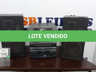 LOTE 196 - 01 APARELHO DE SOM COM 02 CAIXAS MARCA SONY. (NO ESTADO) ATENÇÃO! FAZER A VISITAÇÃO ANTES DE ARREMATAR, NÃO SABEMOS SE FUNCIONA. LEILÃO NÃO TEM GARANTIA E NEM DEVOLUÇÃO, SUJEITO A POSSÍVEIS AVARIAS VISÍVEIS/OCULTAS E/OU AUSÊNCIA DE COMPONENTES.