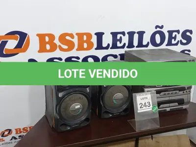 LOTE 243 - 01 APARELHO DE SOM COM 02 CAIXAS MARCA GRADIENTE. (NO ESTADO) ATENÇÃO! FAZER A VISITAÇÃO ANTES DE ARREMATAR, NÃO SABEMOS SE FUNCIONA. LEILÃO NÃO TEM GARANTIA E NEM DEVOLUÇÃO, SUJEITO A POSSÍVEIS AVARIAS VISÍVEIS/OCULTAS E/OU AUSÊNCIA DE COMPONENTES.