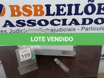 LOTE 159 - 01 LUMINÁRIA DE POSTE. (NO ESTADO) ATENÇÃO! FAZER A VISITAÇÃO ANTES DE ARREMATAR, NÃO SABEMOS SE FUNCIONA. LEILÃO NÃO TEM GARANTIA E NEM DEVOLUÇÃO, SUJEITO A POSSÍVEIS AVARIAS VISÍVEIS/OCULTAS E/OU AUSÊNCIA DE COMPONENTES.
