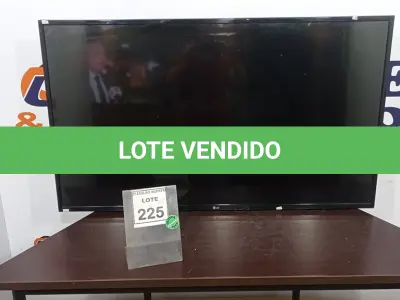LOTE 225 - 01 TV LCD 49’’ MARCA LG. (NO ESTADO) ATENÇÃO! FAZER A VISITAÇÃO ANTES DE ARREMATAR, NÃO SABEMOS SE FUNCIONA. LEILÃO NÃO TEM GARANTIA E NEM DEVOLUÇÃO, SUJEITO A POSSÍVEIS AVARIAS VISÍVEIS/OCULTAS E/OU AUSÊNCIA DE COMPONENTES.