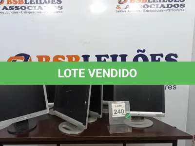 LOTE 240 - 06 MONITORES MARCA HP. (NO ESTADO) ATENÇÃO! FAZER A VISITAÇÃO ANTES DE ARREMATAR, NÃO SABEMOS SE FUNCIONA. LEILÃO NÃO TEM GARANTIA E NEM DEVOLUÇÃO, SUJEITO A POSSÍVEIS AVARIAS VISÍVEIS/OCULTAS E/OU AUSÊNCIA DE COMPONENTES.