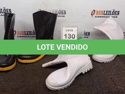 LOTE 130 - 02 PARES DE BOTAS DE BORRACHA TAMANHO 36 E 39 NAS CORES BRANCO E PRETA. (NO ESTADO) ATENÇÃO! FAZER A VISITAÇÃO ANTES DE ARREMATAR, NÃO SABEMOS SE FUNCIONA, LEILÃO NÃO TEM GARANTIA E NEM DEVOLUÇÃO, SUJEITO A POSSÍVEIS AVARIAS VISÍVEIS/OCULTAS E/OU AUSÊNCIA DE COMPONENTES.