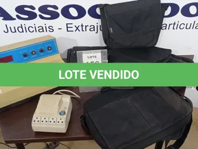 LOTE 150 - 01 ESPECTROFOTÔMETRO, 01 ESTABILIZADOR DE TENSÃO E 06 BOLSAS DE PROJETOR. (NO ESTADO) ATENÇÃO! FAZER A VISITAÇÃO ANTES DE ARREMATAR, NÃO SABEMOS SE FUNCIONA. LEILÃO NÃO TEM GARANTIA E NEM DEVOLUÇÃO, SUJEITO A POSSÍVEIS AVARIAS VISÍVEIS/OCULTAS E/OU AUSÊNCIA DE COMPONENTES.