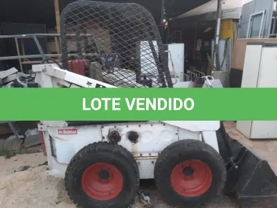LOTE 526 - 01 BOBCAT M611 DIESEL COM PÁ BATERIA NOVA( NO ESTADO)