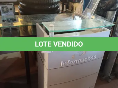 LOTE 368 - 01 BALCÃO DE ATENDIMENTO E 01 BALCÃO COM BASE DE FERRO E APOIO DE VIDRO E DIVISÓRIAS. (NO ESTADO) ATENÇÃO! FAZER A VISITAÇÃO ANTES DE ARREMATAR, NÃO SABEMOS SE FUNCIONA. LEILÃO NÃO TEM GARANTIA E NEM DEVOLUÇÃO, SUJEITO A POSSÍVEIS AVARIAS VISÍVEIS/OCULTAS E/OU AUSÊNCIA DE COMPONENTES.