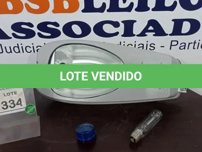 LOTE 334 - 01 LUMINÁRIA DE POSTE. (NO ESTADO) ATENÇÃO! FAZER A VISITAÇÃO ANTES DE ARREMATAR, NÃO SABEMOS SE FUNCIONA. LEILÃO NÃO TEM GARANTIA E NEM DEVOLUÇÃO, SUJEITO A POSSÍVEIS AVARIAS VISÍVEIS/OCULTAS E/OU AUSÊNCIA DE COMPONENTES.