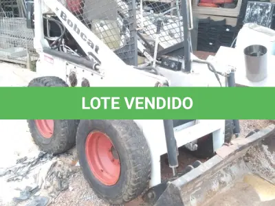 LOTE 526 - 01 BOBCAT M611 DIESEL COM PÁ BATERIA NOVA( NO ESTADO)