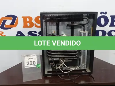 LOTE 220 - 01 ADEGA 220V. (NO ESTADO) ATENÇÃO! FAZER A VISITAÇÃO ANTES DE ARREMATAR, NÃO SABEMOS SE FUNCIONA, LEILÃO NÃO TEM GARANTIA E NEM DEVOLUÇÃO, SUJEITO A POSSÍVEIS AVARIAS VISÍVEIS/OCULTAS E/OU AUSÊNCIA DE COMPONENTES.