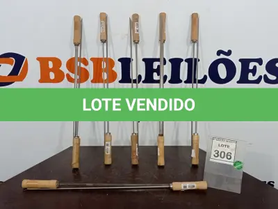 LOTE 306 - 01 LOTE COM VÁRIOS ESPETOS DE AÇO SIMPLES 75CM. (NO ESTADO) ATENÇÃO! FAZER A VISITAÇÃO ANTES DE ARREMATAR, NÃO SABEMOS SE FUNCIONA. LEILÃO NÃO TEM GARANTIA E NEM DEVOLUÇÃO, SUJEITO A POSSÍVEIS AVARIAS VISÍVEIS/OCULTAS E/OU AUSÊNCIA DE COMPONENTES.