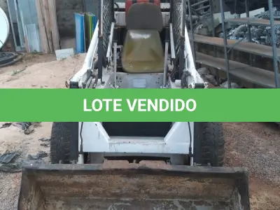 LOTE 526 - 01 BOBCAT M611 DIESEL COM PÁ BATERIA NOVA( NO ESTADO)
