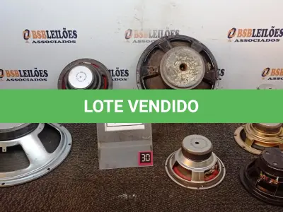 LOTE 036 - 07 ALTO FALANTES DE TAMANHOS DIVERSOS. (NO ESTADO) ATENÇÃO! FAZER A VISITAÇÃO ANTES DE ARREMATAR, NÃO SABEMOS SE FUNCIONA, LEILÃO NÃO TEM GARANTIA E NEM DEVOLUÇÃO, SUJEITO A POSSÍVEIS AVARIAS VISÍVEIS/OCULTAS E/OU AUSÊNCIA DE COMPONENTES.