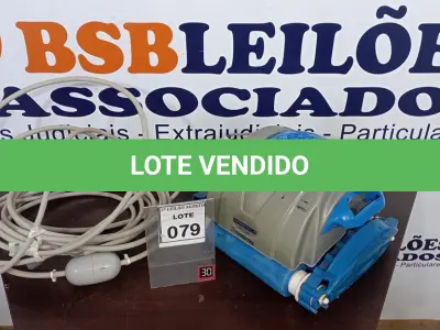 LOTE 079 - 01 ASPIRADOR DE PISCINA. (NO ESTADO) ATENÇÃO! FAZER A VISITAÇÃO ANTES DE ARREMATAR, NÃO SABEMOS SE FUNCIONA, LEILÃO NÃO TEM GARANTIA E NEM DEVOLUÇÃO, SUJEITO A POSSÍVEIS AVARIAS VISÍVEIS/OCULTAS E/OU AUSÊNCIA DE COMPONENTES.