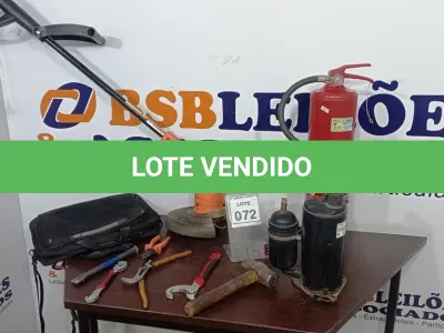LOTE 072 - 01 MÁQUINA ROÇADEIRA, 01 EXTINTOR DE INCÊNDIO, 01 MOTOR DE AR CONDICIONADO E 01 BOLSA COM FERRAMENTAS VARIADAS. (NO ESTADO) ATENÇÃO! FAZER A VISITAÇÃO ANTES DE ARREMATAR, NÃO SABEMOS SE FUNCIONA, LEILÃO NÃO TEM GARANTIA E NEM DEVOLUÇÃO, SUJEITO A POSSÍVEIS AVARIAS VISÍVEIS/OCULTAS E/OU AUSÊNCIA DE COMPONENTES.