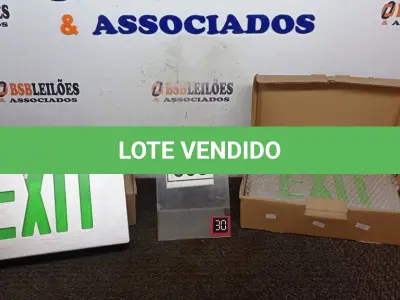 LOTE 003 - 02 PLACAS LUMINOSAS EXIT. (NO ESTADO) ATENÇÃO! FAZER A VISITAÇÃO ANTES DE ARREMATAR, NÃO SABEMOS SE FUNCIONA, LEILÃO NÃO TEM GARANTIA E NEM DEVOLUÇÃO, SUJEITO A POSSÍVEIS AVARIAS VISÍVEIS/OCULTAS E/OU AUSÊNCIA DE COMPONENTES.