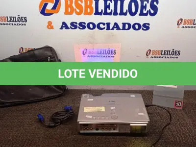 LOTE 016 - 01 PROJETOR HITACHI XVGA COM CABOS E MALETA. (NO ESTADO) ATENÇÃO! FAZER A VISITAÇÃO ANTES DE ARREMATAR, NÃO SABEMOS SE FUNCIONA, LEILÃO NÃO TEM GARANTIA E NEM DEVOLUÇÃO, SUJEITO A POSSÍVEIS AVARIAS VISÍVEIS/OCULTAS E/OU AUSÊNCIA DE COMPONENTES.