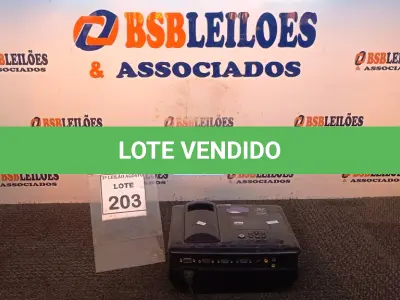 LOTE 203 - 01 PROJETOR BENQ. (NO ESTADO) ATENÇÃO! FAZER A VISITAÇÃO ANTES DE ARREMATAR, NÃO SABEMOS SE FUNCIONA, LEILÃO NÃO TEM GARANTIA E NEM DEVOLUÇÃO, SUJEITO A POSSÍVEIS AVARIAS VISÍVEIS/OCULTAS E/OU AUSÊNCIA DE COMPONENTES.