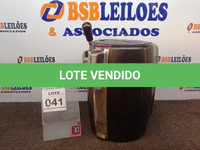 LOTE 041 - 01 CHOPEIRA HEINEKEN MARCA KRUPS. (NO ESTADO) ATENÇÃO! FAZER A VISITAÇÃO ANTES DE ARREMATAR, NÃO SABEMOS SE FUNCIONA, LEILÃO NÃO TEM GARANTIA E NEM DEVOLUÇÃO, SUJEITO A POSSÍVEIS AVARIAS VISÍVEIS/OCULTAS E/OU AUSÊNCIA DE COMPONENTES.