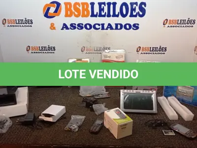 LOTE 028 - 01 VIVA-VOZ, 02 CELULARES MODELOS DIVERSOS, 01 TV MONITOR LCD 7’’, 01 GAVETA DE SOM AUTOMOTIVO, 01 ORGANIZADOR DE DADOS 01 POCKET CAM HD E 01 SUPORTE PARA CELULAR. (NO ESTADO) ATENÇÃO! FAZER A VISITAÇÃO ANTES DE ARREMATAR, NÃO SABEMOS SE FUNCIONA, LEILÃO NÃO TEM GARANTIA E NEM DEVOLUÇÃO, SUJEITO A POSSÍVEIS AVARIAS VISÍVEIS/OCULTAS E/OU AUSÊNCIA DE COMPONENTES.