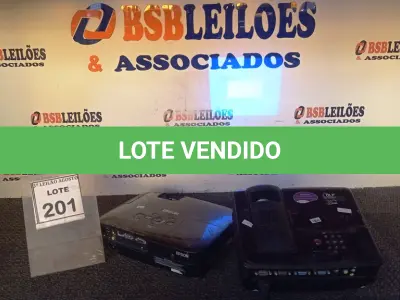 LOTE 201 - 01 PROJETOR BENQ E 01 PROJETOR MARCA EPSON. (NO ESTADO) ATENÇÃO! FAZER A VISITAÇÃO ANTES DE ARREMATAR, NÃO SABEMOS SE FUNCIONA, LEILÃO NÃO TEM GARANTIA E NEM DEVOLUÇÃO, SUJEITO A POSSÍVEIS AVARIAS VISÍVEIS/OCULTAS E/OU AUSÊNCIA DE COMPONENTES.