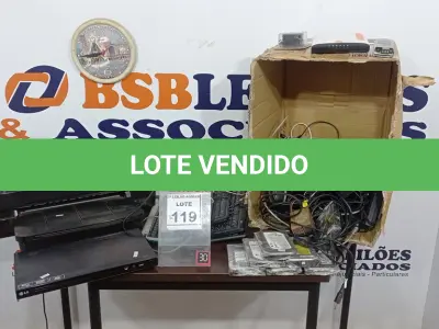 LOTE 119 - 01 IMPRESSORA HP MODELO 7110, 01 APARELHO DE DVD MARCA LG, 06 HDS E 01 CAIXA COM TECLADOS DE PC, CABOS E ELETRÔNICOS DIVERSOS. (NO ESTADO) ATENÇÃO! FAZER A VISITAÇÃO ANTES DE ARREMATAR, NÃO SABEMOS SE FUNCIONA, LEILÃO NÃO TEM GARANTIA E NEM DEVOLUÇÃO, SUJEITO A POSSÍVEIS AVARIAS VISÍVEIS/OCULTAS E/OU AUSÊNCIA DE COMPONENTES.