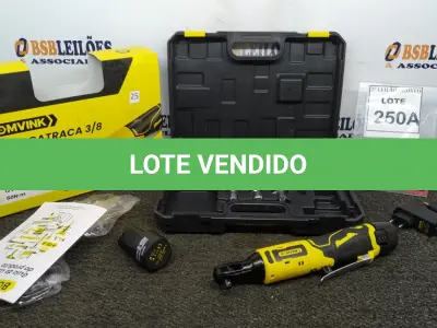 LOTE 250 - 01 CHAVE CATRACA 3/8  COM DUAS BATERIAS  12V MALETA E ACESSÓRIOS. (NO ESTADO) ATENÇÃO! FAZER A VISITAÇÃO ANTES DE ARREMATAR, NÃO SABEMOS SE FUNCIONA. LEILÃO NÃO TEM GARANTIA E NEM DEVOLUÇÃO, SUJEITO A POSSÍVEIS AVARIAS VISÍVEIS/OCULTAS E/OU AUSÊNCIA DE COMPONENTES.