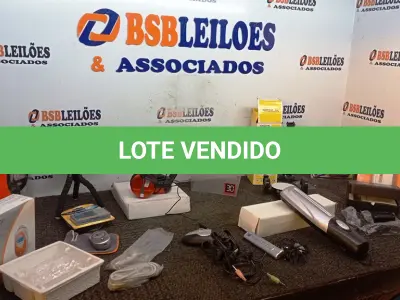LOTE 049 - 01 FILMADORA COM TRIPÉ, 01 ANUNCIADOR DE PRESENÇA, 01 INVERSOR DE CORRENTE, 01 MP3 PLAYER, 01 SUPORTE DE APARELHOS PARA CARROS, 01 TRITURADOR DE PAPEL PORTÁTIL E DIVERSOS. (NO ESTADO) ATENÇÃO! FAZER A VISITAÇÃO ANTES DE ARREMATAR, NÃO SABEMOS SE FUNCIONA, LEILÃO NÃO TEM GARANTIA E NEM DEVOLUÇÃO, SUJEITO A POSSÍVEIS AVARIAS VISÍVEIS/OCULTAS E/OU AUSÊNCIA DE COMPONENTES.