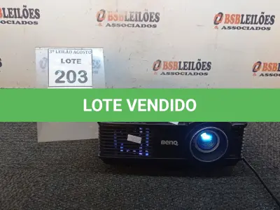 LOTE 203 - 01 PROJETOR BENQ. (NO ESTADO) ATENÇÃO! FAZER A VISITAÇÃO ANTES DE ARREMATAR, NÃO SABEMOS SE FUNCIONA, LEILÃO NÃO TEM GARANTIA E NEM DEVOLUÇÃO, SUJEITO A POSSÍVEIS AVARIAS VISÍVEIS/OCULTAS E/OU AUSÊNCIA DE COMPONENTES.