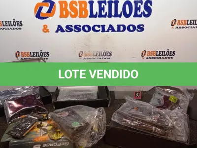 LOTE 005 - 05 PLACAS DE VÍDEO MARCAS DIVERSAS. (NO ESTADO) ATENÇÃO! FAZER A VISITAÇÃO ANTES DE ARREMATAR, NÃO SABEMOS SE FUNCIONA, LEILÃO NÃO TEM GARANTIA E NEM DEVOLUÇÃO, SUJEITO A POSSÍVEIS AVARIAS VISÍVEIS/OCULTAS E/OU AUSÊNCIA DE COMPONENTES.