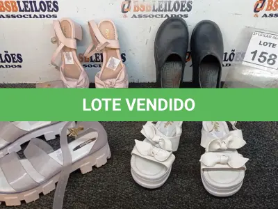 LOTE 158 - 04 PARES DE SANDALHAS FEMININAS DE MODELOS VARIADOS. (NO ESTADO) ATENÇÃO! FAZER A VISITAÇÃO ANTES DE ARREMATAR, NÃO SABEMOS SE FUNCIONA, LEILÃO NÃO TEM GARANTIA E NEM DEVOLUÇÃO, SUJEITO A POSSÍVEIS AVARIAS VISÍVEIS/OCULTAS E/OU AUSÊNCIA DE COMPONENTES.