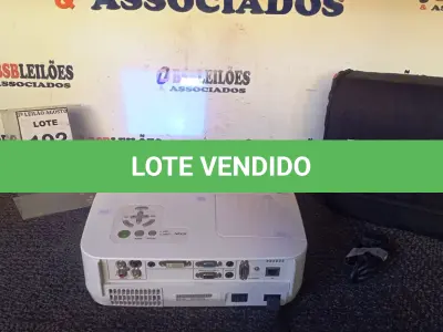 LOTE 192 - 01 PROJETOR NEC COM CABOS E MALETA. (NO ESTADO) ATENÇÃO! FAZER A VISITAÇÃO ANTES DE ARREMATAR, NÃO SABEMOS SE FUNCIONA, LEILÃO NÃO TEM GARANTIA E NEM DEVOLUÇÃO, SUJEITO A POSSÍVEIS AVARIAS VISÍVEIS/OCULTAS E/OU AUSÊNCIA DE COMPONENTES.