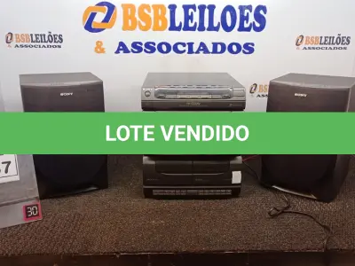 LOTE 067 - 01 APARELHO DE SOM COM 02 CAIXAS MARCA SONY. (NO ESTADO) ATENÇÃO! FAZER A VISITAÇÃO ANTES DE ARREMATAR, NÃO SABEMOS SE FUNCIONA, LEILÃO NÃO TEM GARANTIA E NEM DEVOLUÇÃO, SUJEITO A POSSÍVEIS AVARIAS VISÍVEIS/OCULTAS E/OU AUSÊNCIA DE COMPONENTES.