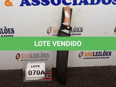 LOTE 070 - FACA IMPORTADA AÇO INOXIDÁVEL CABO EM MADEIRA GUARDA DUPLA  FULL TANG BAINHA DE NYLON TAMANHO TOTAL 38CM PESO 416G JÁ AFIADA  . (NO ESTADO) ATENÇÃO! FAZER A VISITAÇÃO ANTES DE ARREMATAR, NÃO SABEMOS SE FUNCIONA. LEILÃO NÃO TEM GARANTIA E NEM DEVOLUÇÃO, SUJEITO A POSSÍVEIS AVARIAS VISÍVEIS/OCULTAS E/OU AUSÊNCIA DE COMPONENTES.