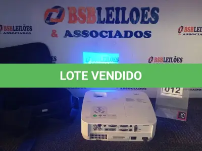 LOTE 012 - 01 PROJETOR MARCA NEC COM MALETA. (NO ESTADO) ATENÇÃO! FAZER A VISITAÇÃO ANTES DE ARREMATAR, NÃO SABEMOS SE FUNCIONA, LEILÃO NÃO TEM GARANTIA E NEM DEVOLUÇÃO, SUJEITO A POSSÍVEIS AVARIAS VISÍVEIS/OCULTAS E/OU AUSÊNCIA DE COMPONENTES.