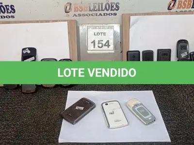 LOTE 154 - 01 LOTE COM VÁRIOS CELULARES MARCAS E MODELOS DIVERSOS. (NO ESTADO) ATENÇÃO! FAZER A VISITAÇÃO ANTES DE ARREMATAR, NÃO SABEMOS SE FUNCIONA, LEILÃO NÃO TEM GARANTIA E NEM DEVOLUÇÃO, SUJEITO A POSSÍVEIS AVARIAS VISÍVEIS/OCULTAS E/OU AUSÊNCIA DE COMPONENTES.