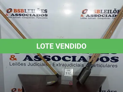 LOTE 110 - 01 ENXADA E 01 CAVADOR MANUAL. (NO ESTADO) ATENÇÃO! FAZER A VISITAÇÃO ANTES DE ARREMATAR, NÃO SABEMOS SE FUNCIONA, LEILÃO NÃO TEM GARANTIA E NEM DEVOLUÇÃO, SUJEITO A POSSÍVEIS AVARIAS VISÍVEIS/OCULTAS E/OU AUSÊNCIA DE COMPONENTES.