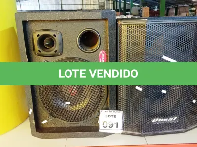 LOTE 091 - 02 CAIXAS DE SOM. (NO ESTADO) ATENÇÃO! FAZER A VISITAÇÃO ANTES DE ARREMATAR, NÃO SABEMOS SE FUNCIONA, LEILÃO NÃO TEM GARANTIA E NEM DEVOLUÇÃO, SUJEITO A POSSÍVEIS AVARIAS VISÍVEIS/OCULTAS E/OU AUSÊNCIA DE COMPONENTES.