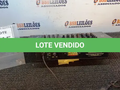 LOTE 215 - 01 MESA DE SOM. (NO ESTADO) ATENÇÃO! FAZER A VISITAÇÃO ANTES DE ARREMATAR, NÃO SABEMOS SE FUNCIONA, LEILÃO NÃO TEM GARANTIA E NEM DEVOLUÇÃO, SUJEITO A POSSÍVEIS AVARIAS VISÍVEIS/OCULTAS E/OU AUSÊNCIA DE COMPONENTES.
