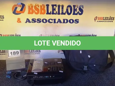 LOTE 189 - 01 PROJETOR BENQ COM CABOS E MALETA. (NO ESTADO) ATENÇÃO! FAZER A VISITAÇÃO ANTES DE ARREMATAR, NÃO SABEMOS SE FUNCIONA, LEILÃO NÃO TEM GARANTIA E NEM DEVOLUÇÃO, SUJEITO A POSSÍVEIS AVARIAS VISÍVEIS/OCULTAS E/OU AUSÊNCIA DE COMPONENTES.