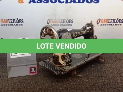 LOTE 048 - 01 MÁQUINA DE COSTURA MARCA ELGIN. (NO ESTADO) ATENÇÃO! FAZER A VISITAÇÃO ANTES DE ARREMATAR, NÃO SABEMOS SE FUNCIONA, LEILÃO NÃO TEM GARANTIA E NEM DEVOLUÇÃO, SUJEITO A POSSÍVEIS AVARIAS VISÍVEIS/OCULTAS E/OU AUSÊNCIA DE COMPONENTES.